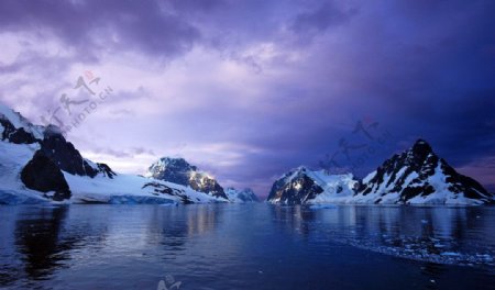 紫色冰山图片