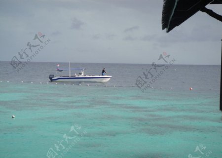 菲律宾卡帕莱岛海上小艇图片