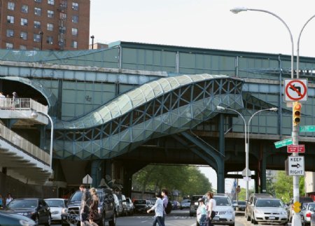 纽约城市轻型轨道交通高架段图片