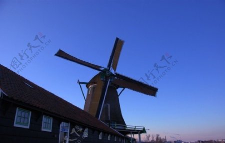荷兰沃伦丹风车图片