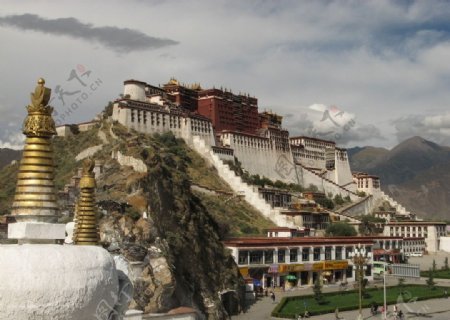 布达拉宫西藏拉萨中国宫堡式建筑群藏族古建筑艺术布达拉山吐蕃松赞干布文成公主图片