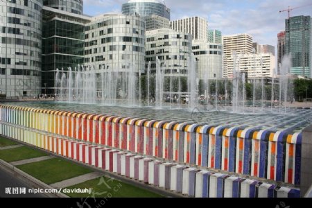 巴黎Defense新区的音乐喷泉图片