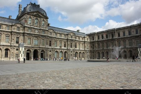卢浮宫皇家宫殿广场图片