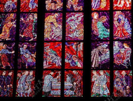 布拉格古老的教堂的彩色玻璃镶嵌画图片