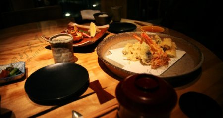 日本料理晚餐图片