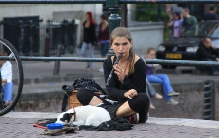 荷兰街边职业乞丐图片