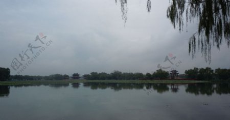 颐和园湖面图片