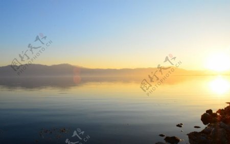洱海日出图片