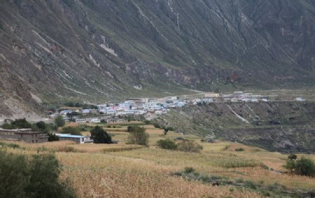 西藏小山村图片