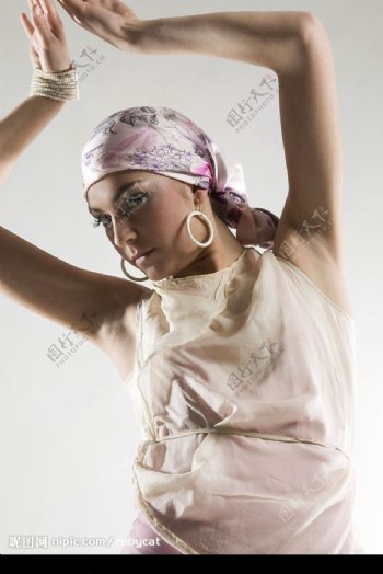 粉色头巾图片