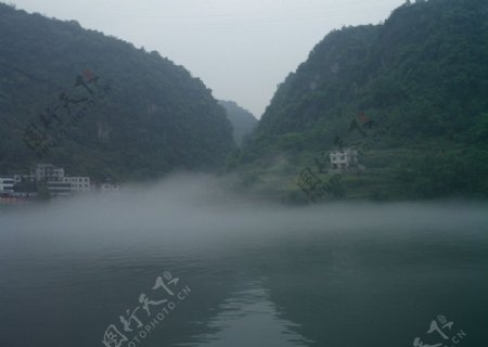 宜昌未知湖雾景图片