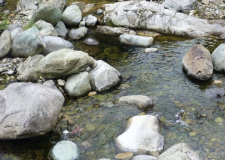 黄山溪流石头图片