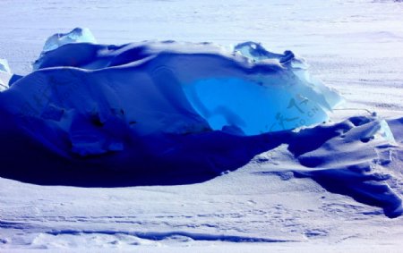 赛里木湖冰雕图片