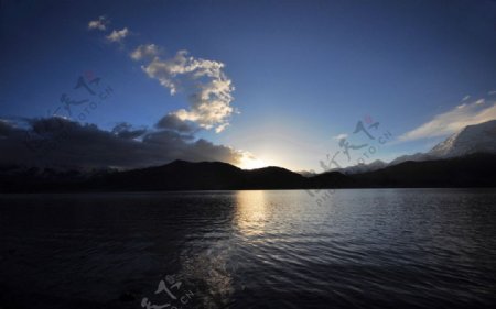 喀拉库勒湖图片