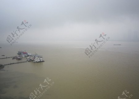 雨中的赣江图片