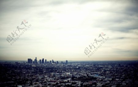 格里菲斯天文台上俯瞰好莱坞洛杉矶市中心闹市区天际线图片