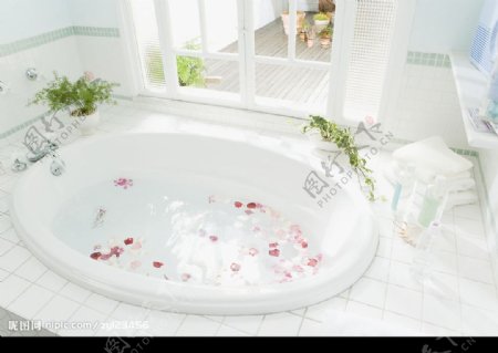 明亮的浴室图片
