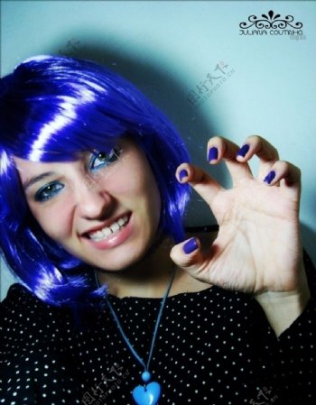 蓝发女生图片