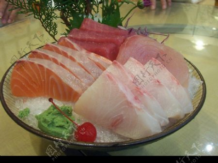 日本料理生魚片图片