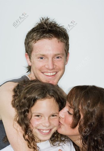 亲昵的幸福一家人图片