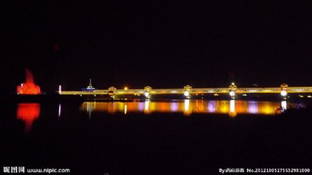 夜色渭水廊桥图片