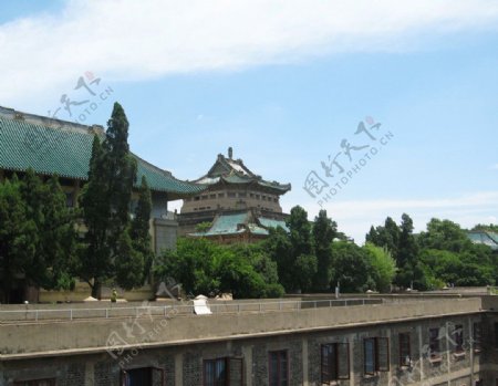 武汉大学老图书馆和老斋舍图片