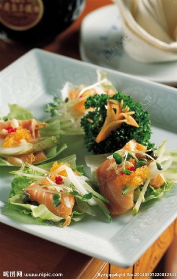 三文鱼沙拉图片