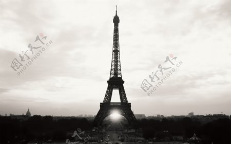 埃菲尔铁塔黑白照图片