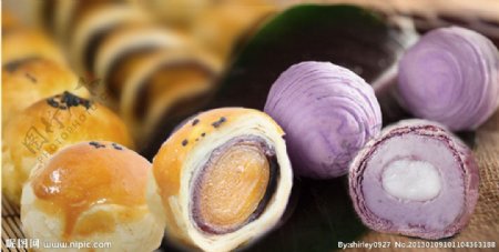 蛋黄酥紫芋酥图片