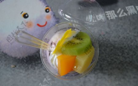 水果冰淇淋甜品图片