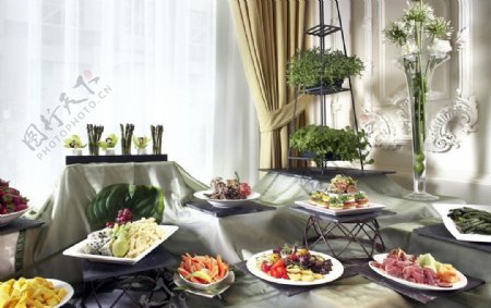 欧式室内风格的自助餐图片