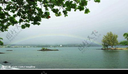 湖上彩虹图片