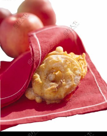 红餐布洋葱圈与苹果图片