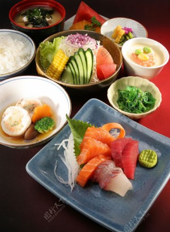 日本料理套餐原料图片