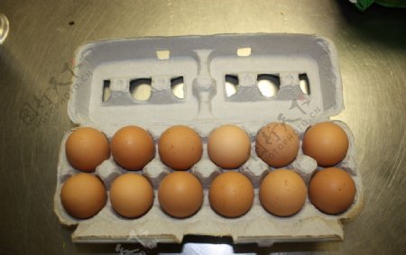 超市里装盒鸡蛋图片