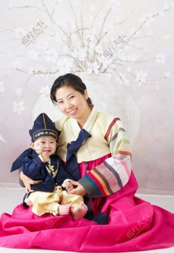 韩国民族服饰的亲子摄影写真图片