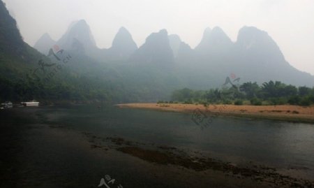 雾罩漓江图片