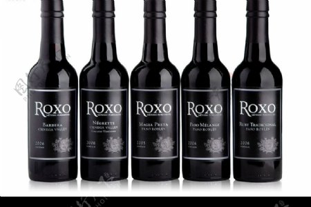 黑色瓶子的ROXO洋酒图片