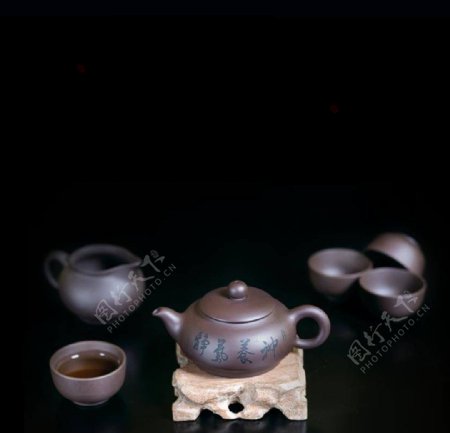 静气养神紫砂茶具图片