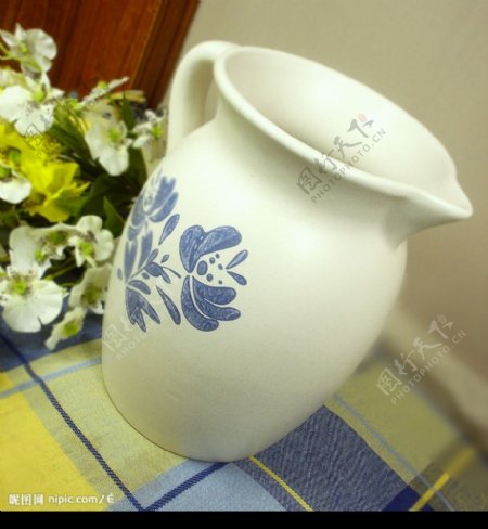 蓝花白花瓶水罐图片
