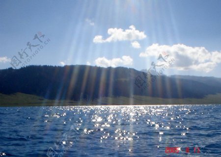 新疆塔里木湖图片