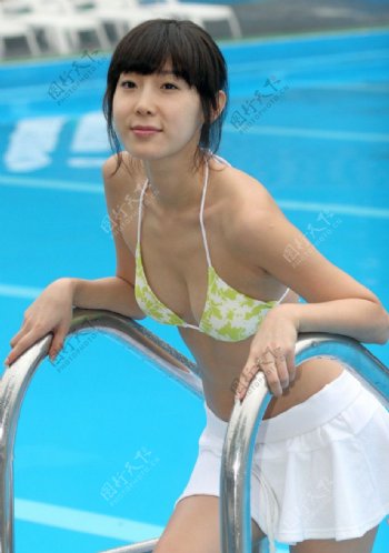 泳装女郎图片