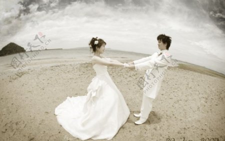 海边广角变焦洁白婚纱摄影照片图片