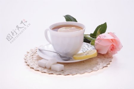 玫瑰和茶杯图片