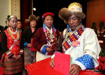藏族同胞在投票图片