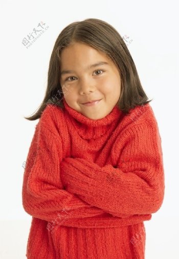 穿着红毛衣的漂亮小女孩图片