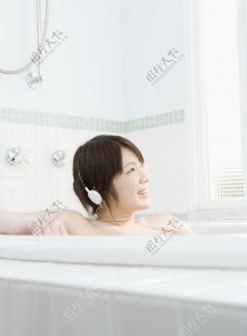 女性轻松淋浴0286