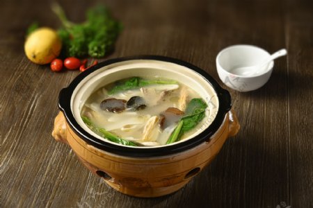 蔬菜汤豆腐腐竹木耳汤