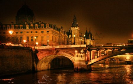 夜游法国巴黎赛纳河