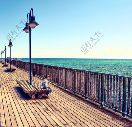 一个人孤独看海